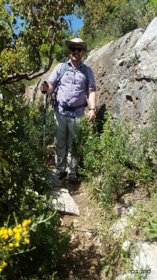 יורדים במפלי נחל כזיב עליון